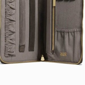 Gray Travel Bag with Sleek Design and High-Quality Construction